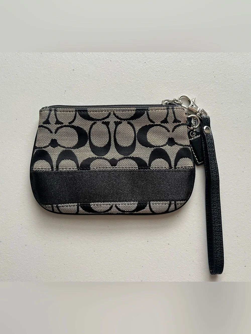 Coach classic signature